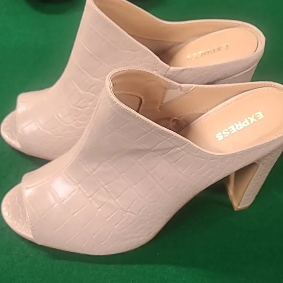 Express Size 10 Heeled Sandals - Picture 7 of 9